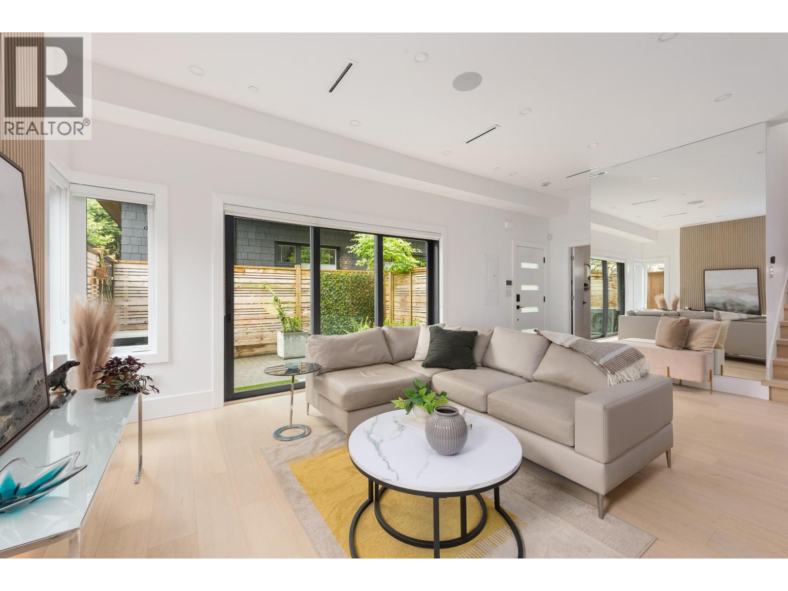 5 371 33RD Avenue - main photo