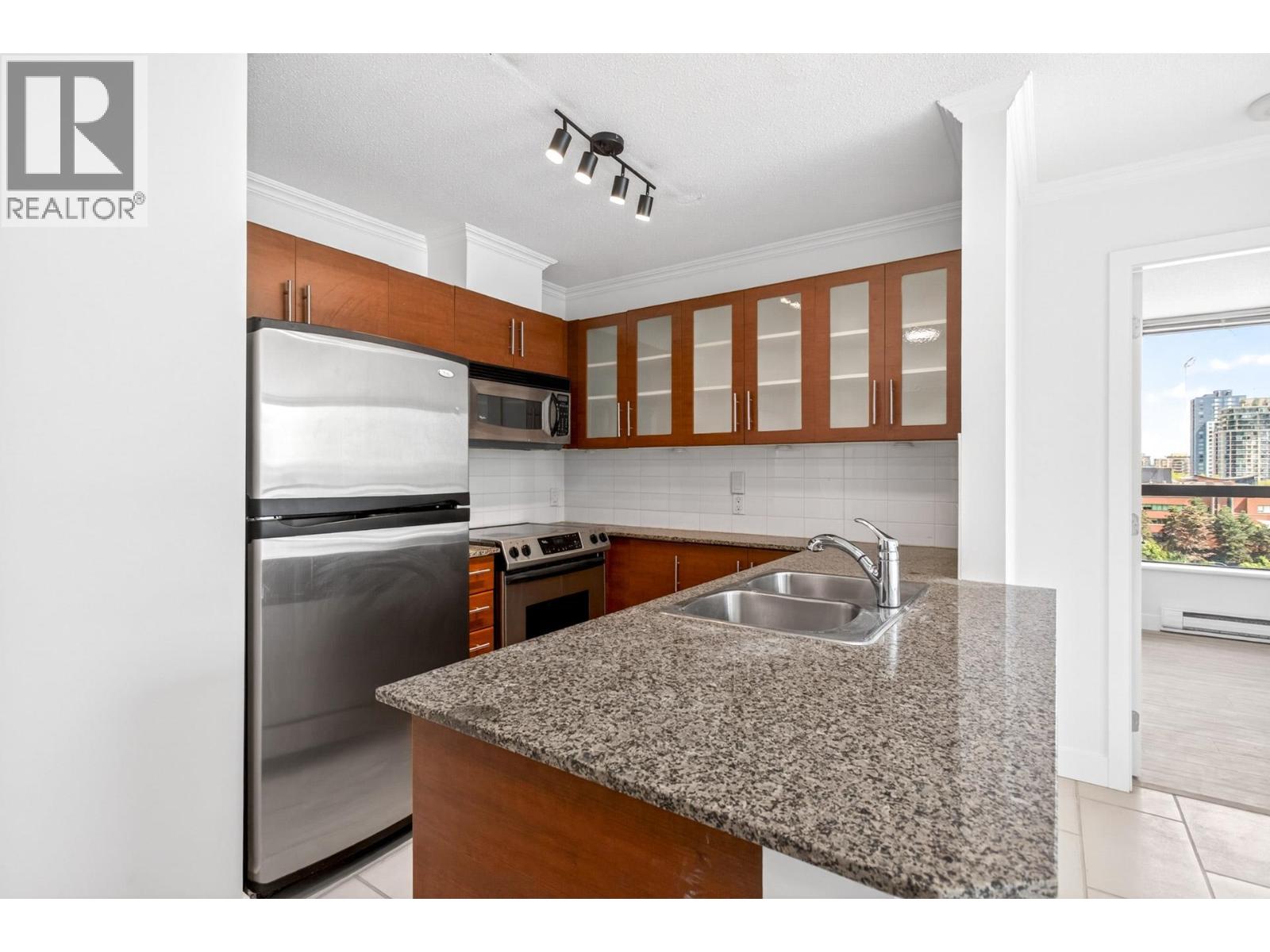1506 833 AGNES STREET, New Westminster