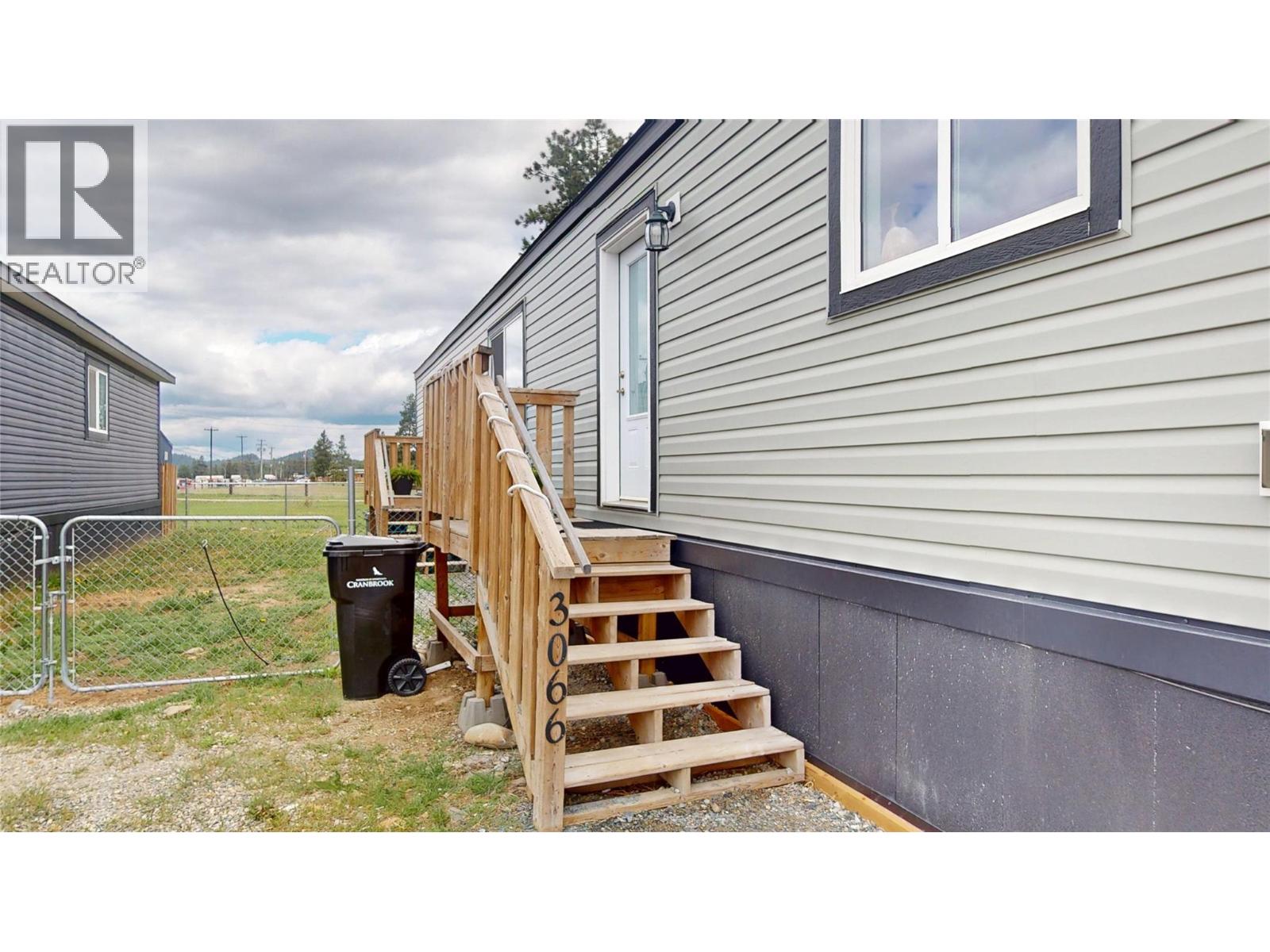3066 Pinnacle Crescent N - 2