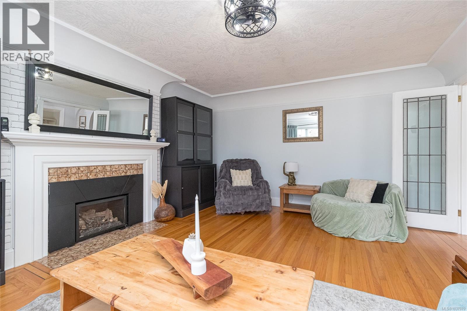 3650 Quadra St - 10