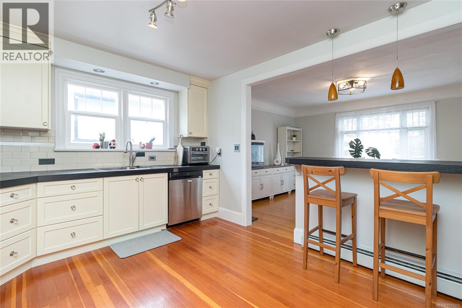 3650 Quadra St - 15