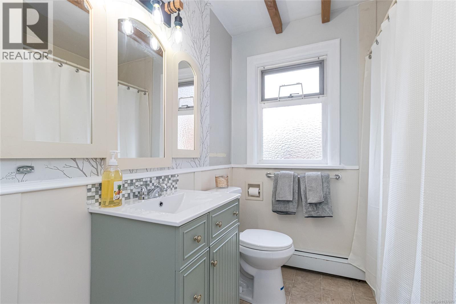 3650 Quadra St - 17
