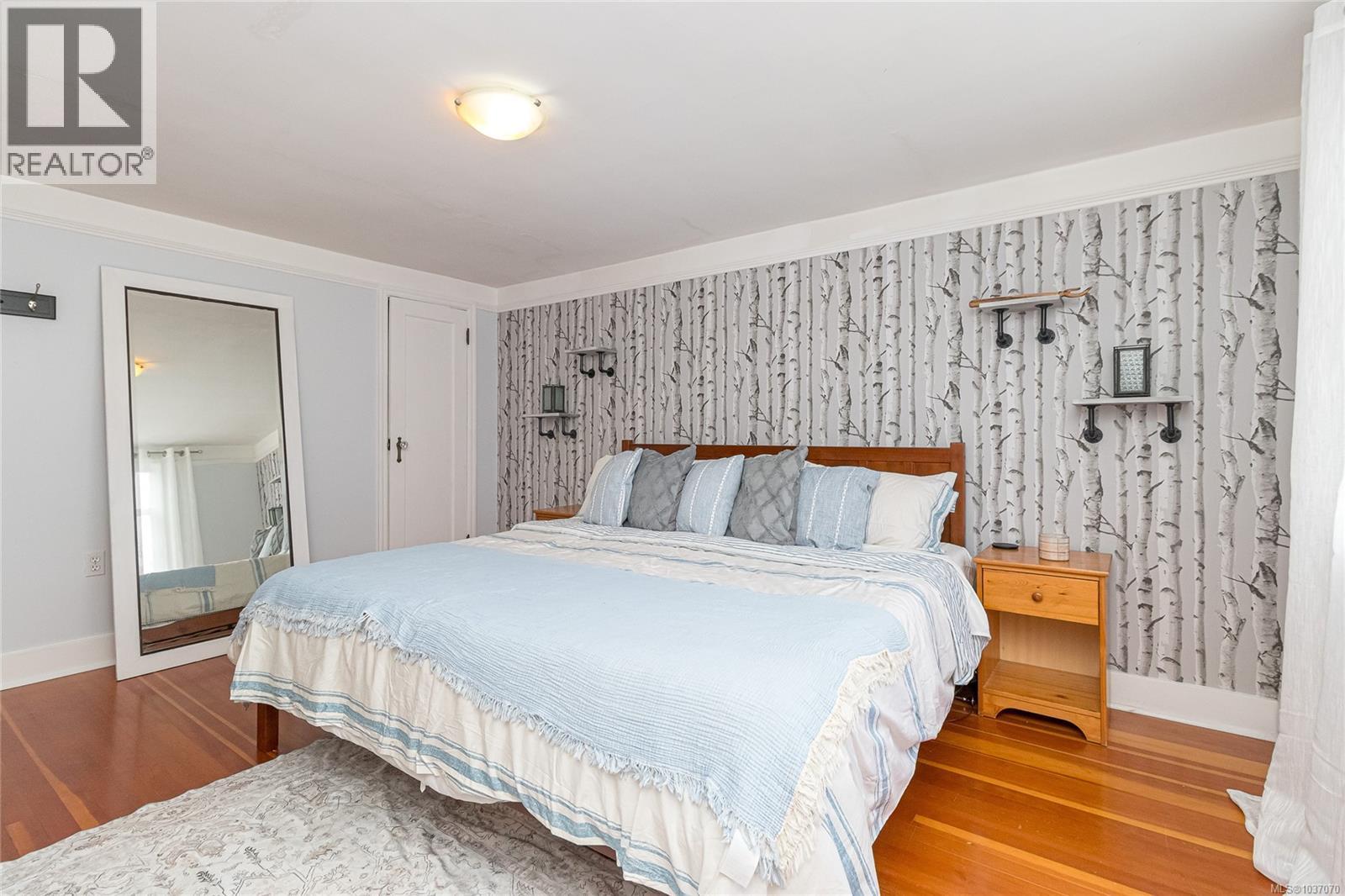 3650 Quadra St - 31