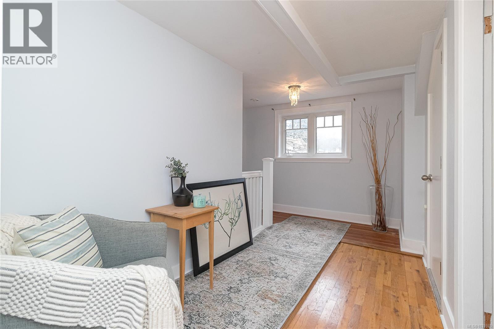 3650 Quadra St - 40