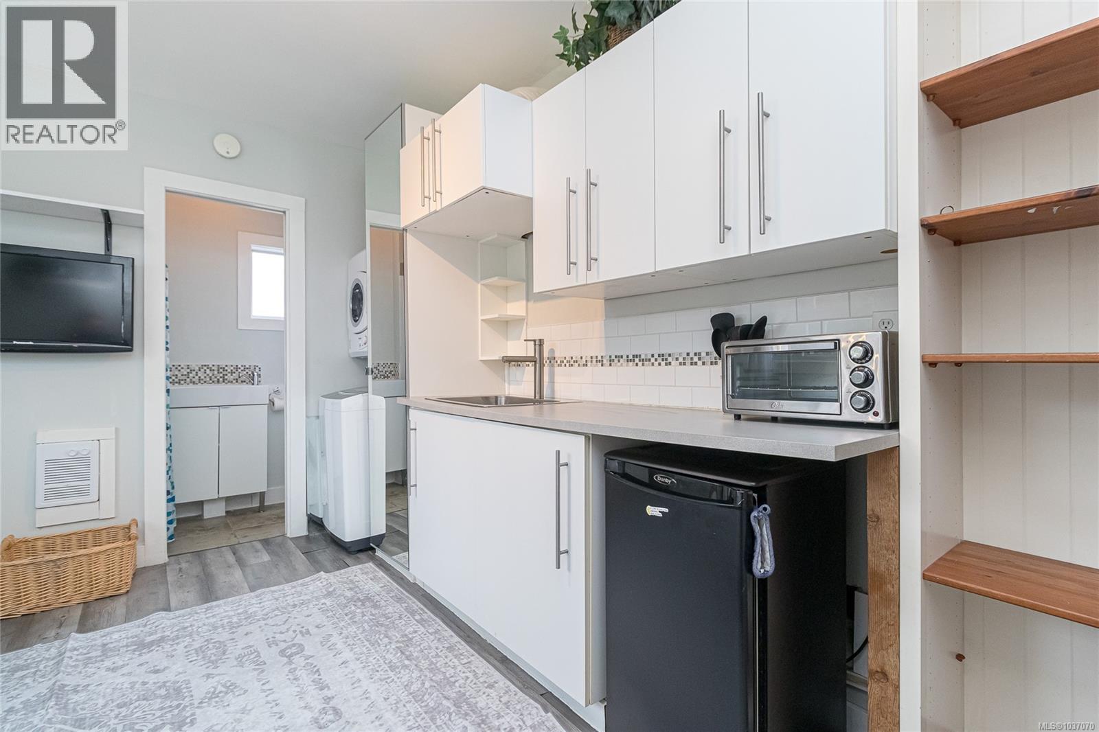 3650 Quadra St - 44