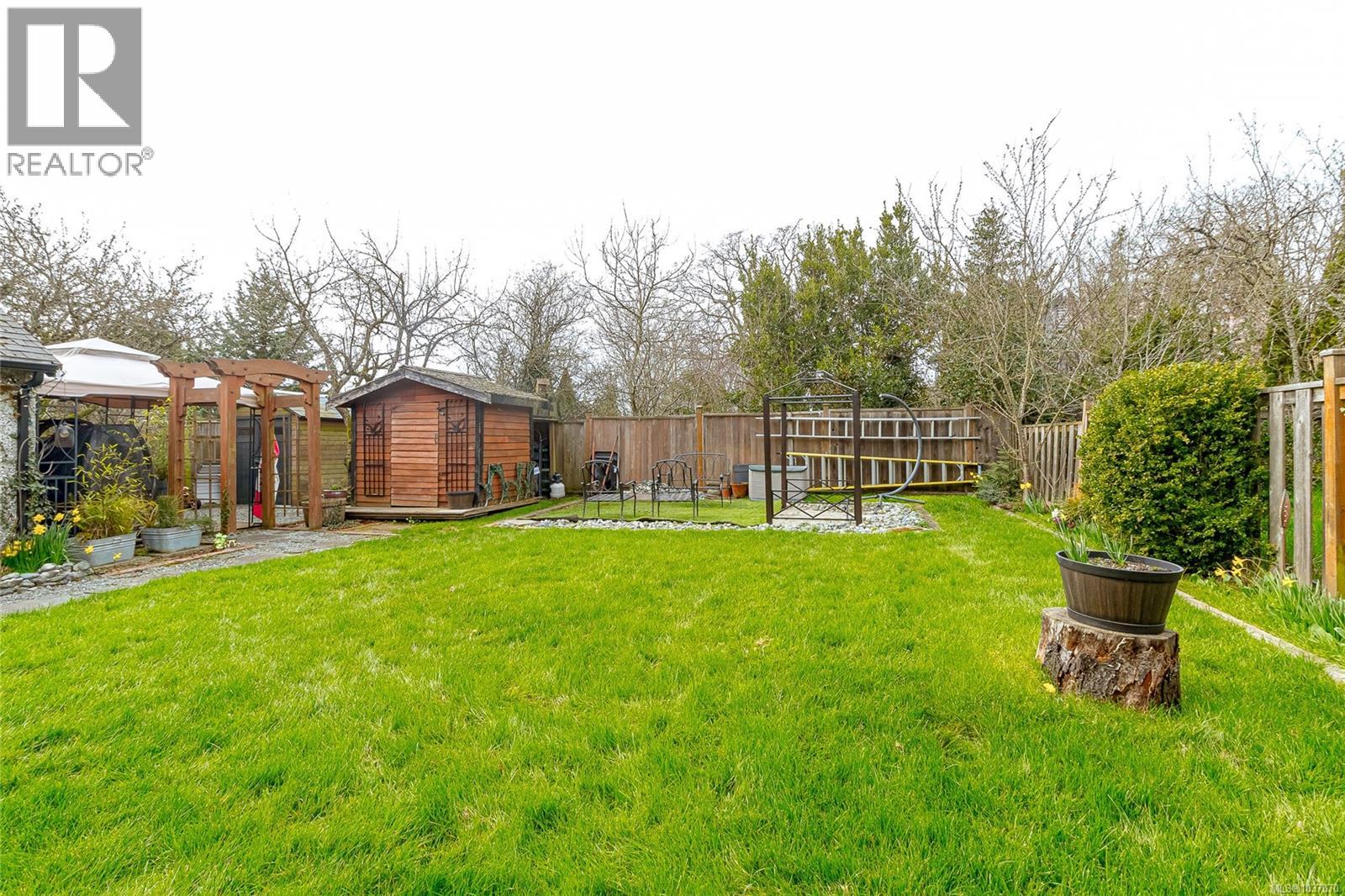 3650 Quadra St - 51