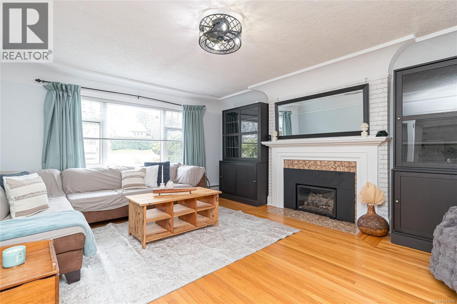 3650 Quadra St - 8