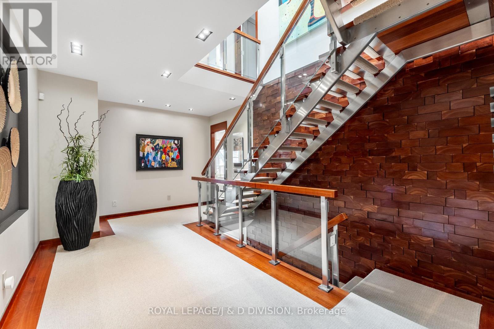 24 GLENVIEW AVENUE - 31