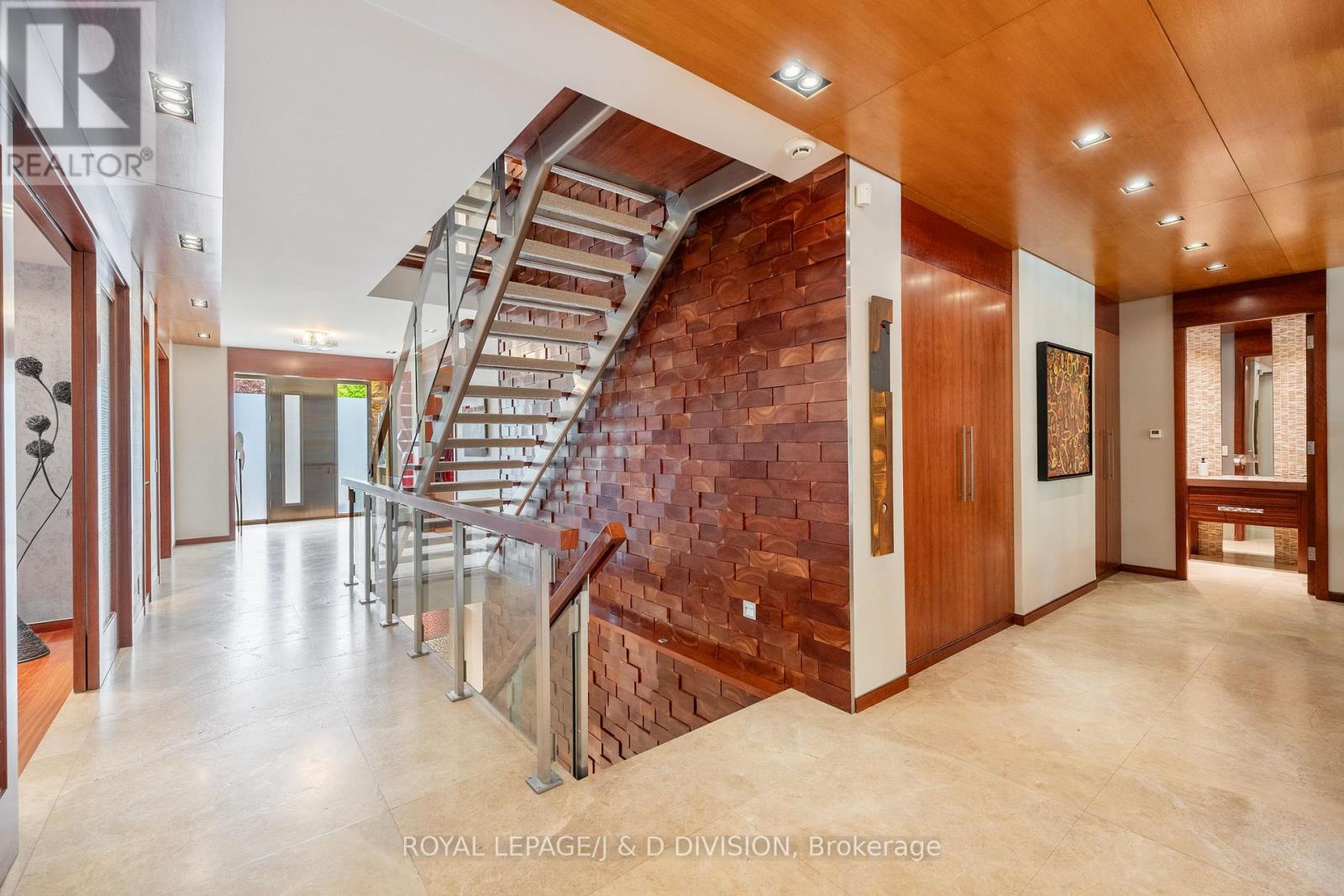 24 GLENVIEW AVENUE - 26