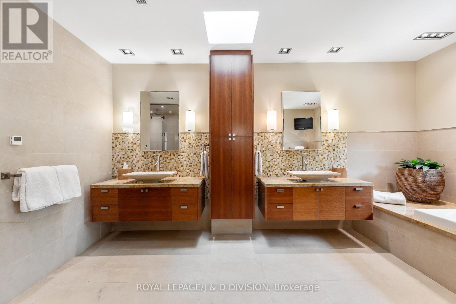 24 GLENVIEW AVENUE - 30