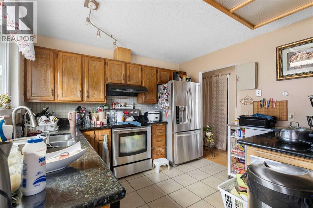 169 Beddington Circle NE - 7