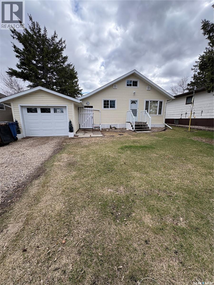 209 2nd AVENUE E - 1