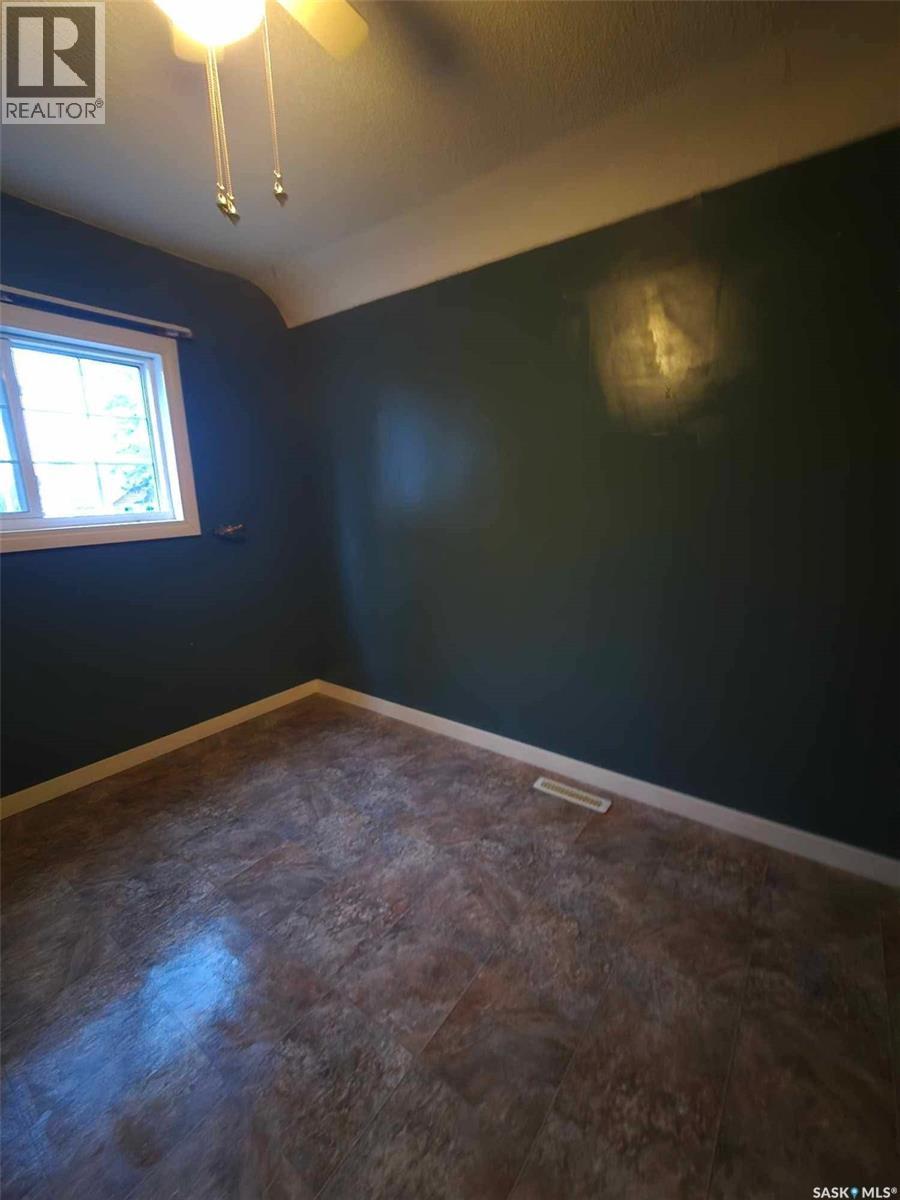 209 2nd AVENUE E - 14