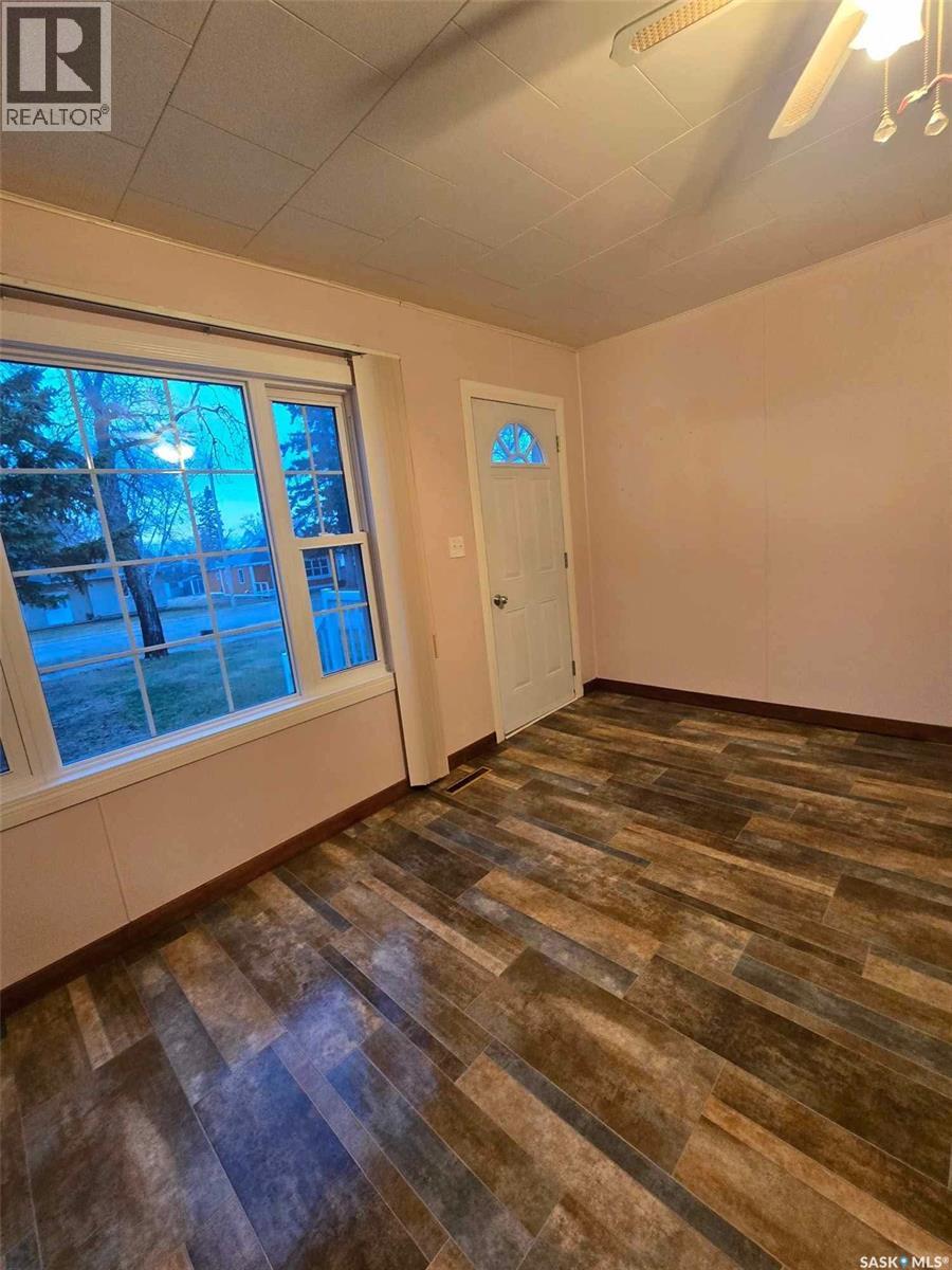 209 2nd AVENUE E - 15
