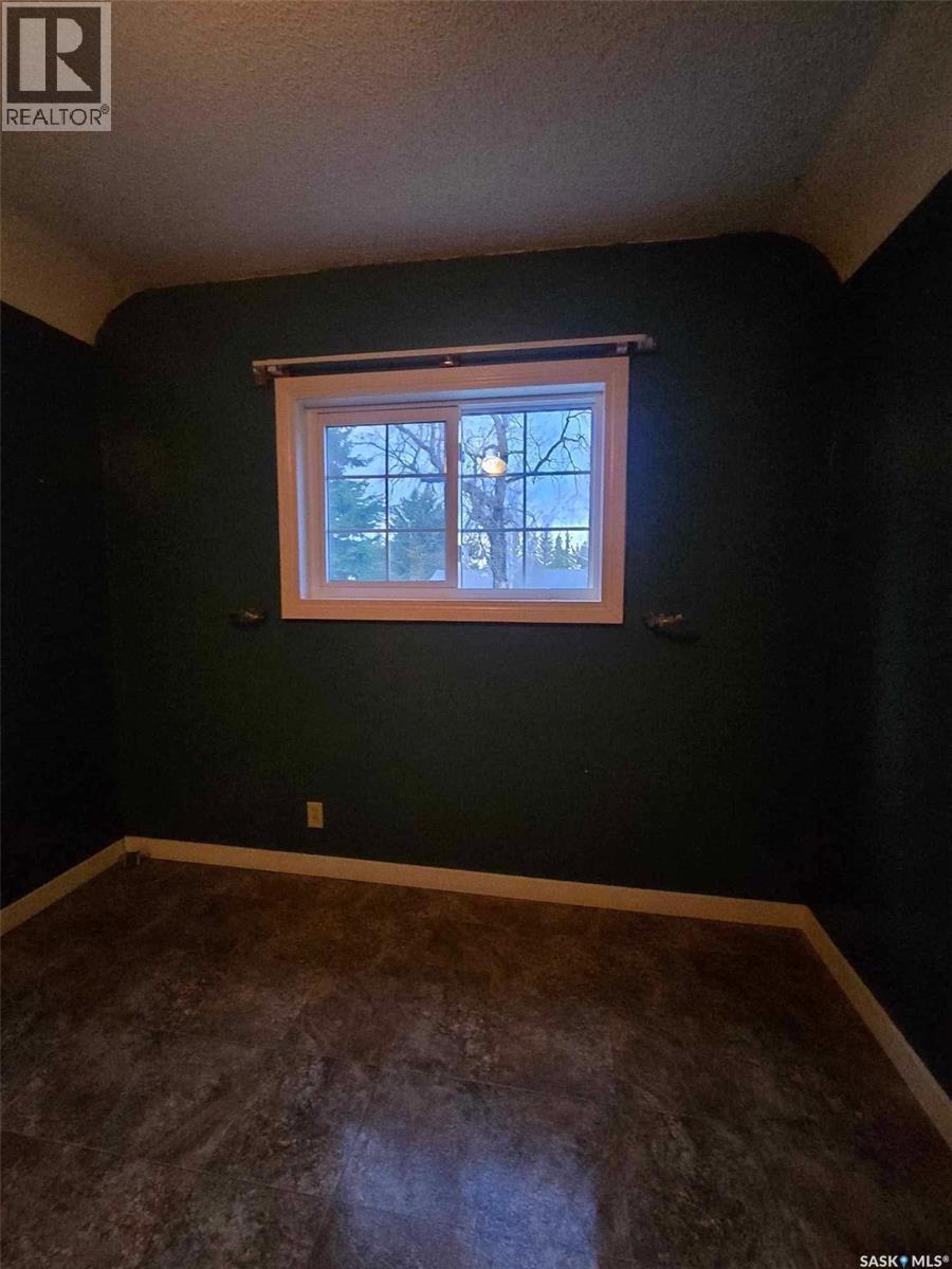 209 2nd AVENUE E - 16