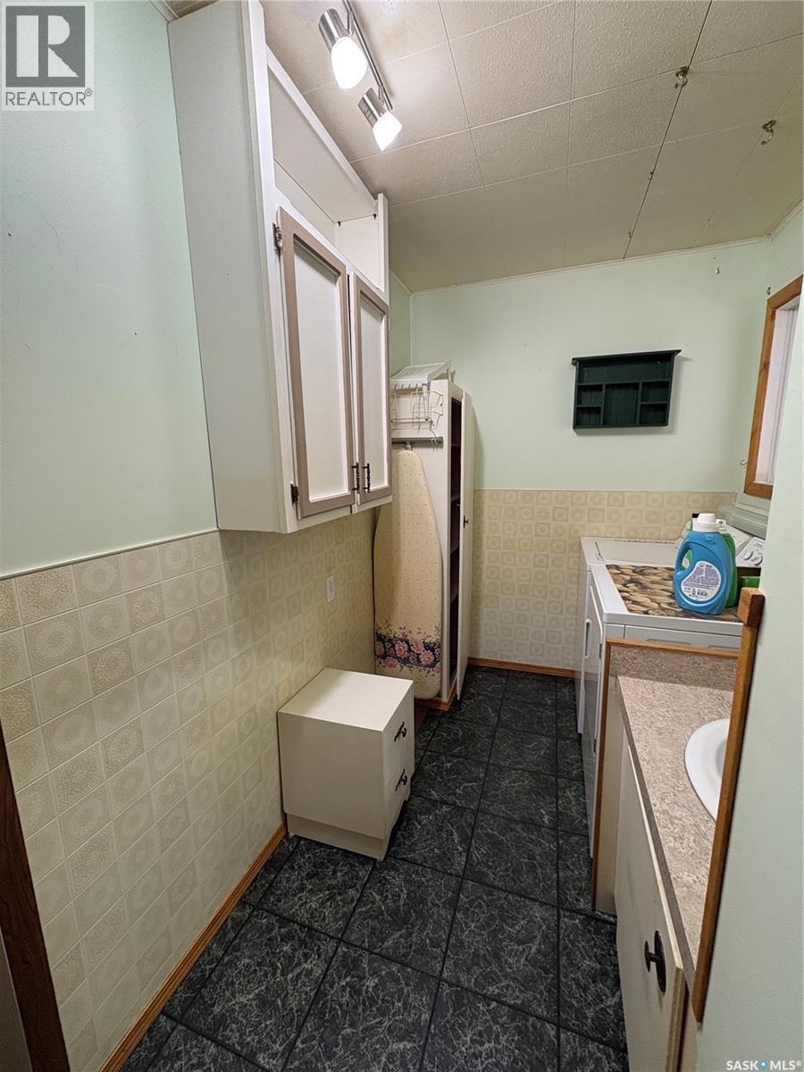 209 2nd AVENUE E - 22