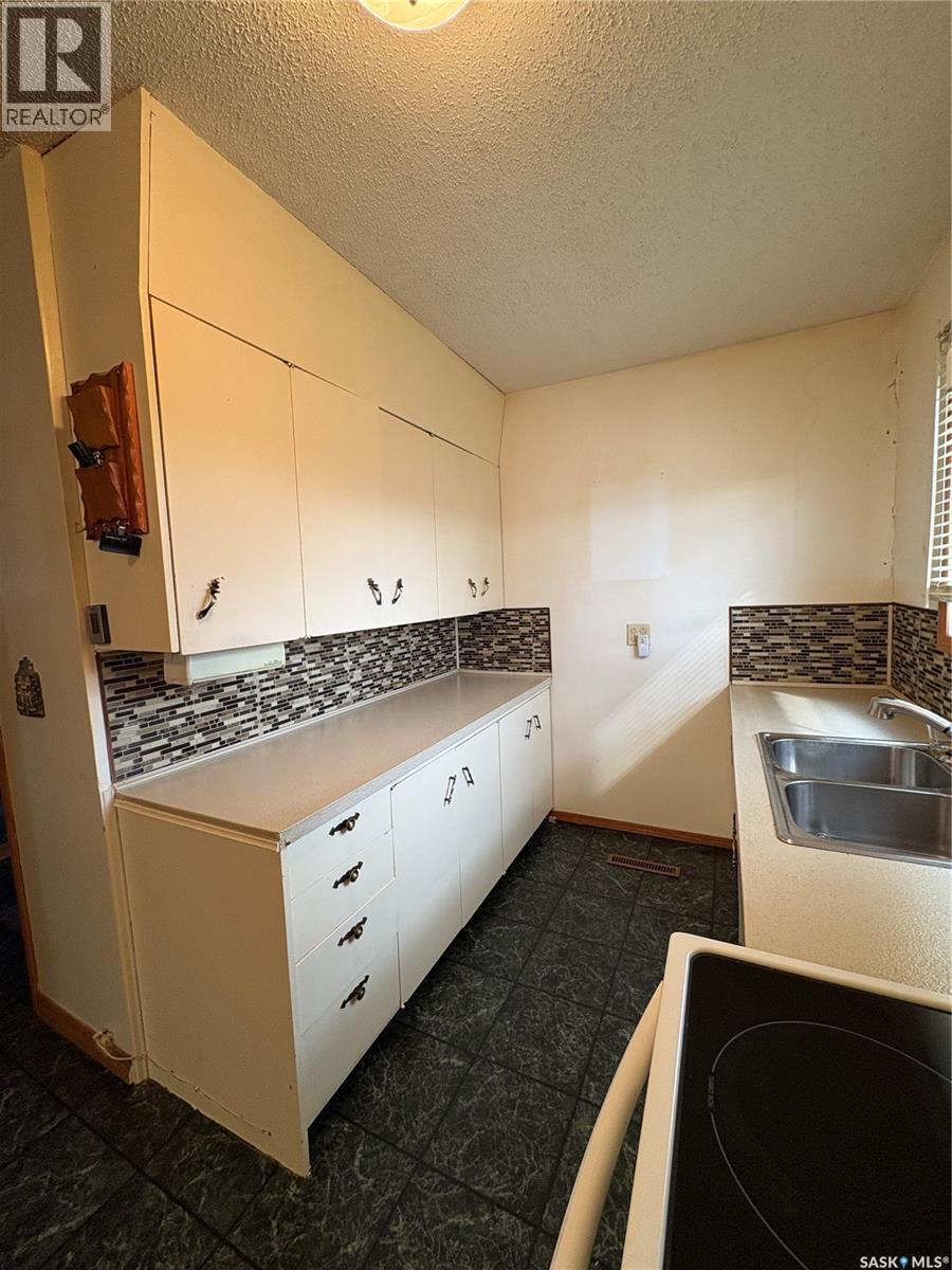 209 2nd AVENUE E - 25