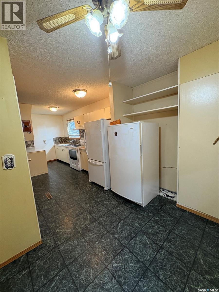 209 2nd AVENUE E - 27