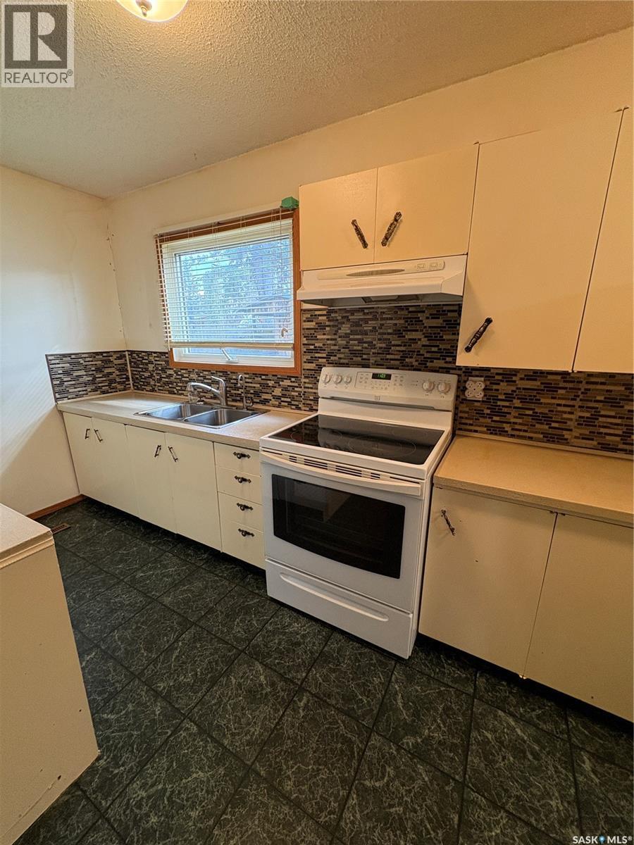 209 2nd AVENUE E - 29