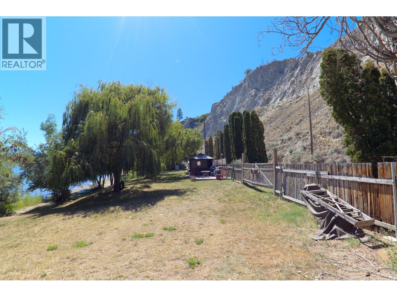 17001 Lakeshore Drive N, Summerland
