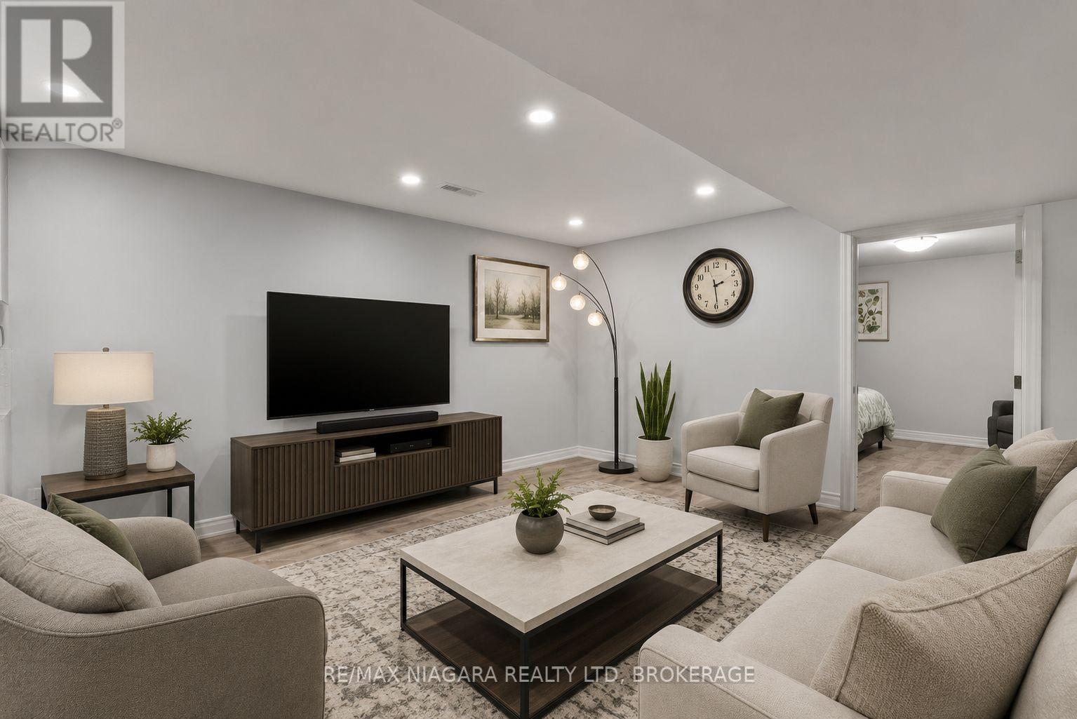 78 ANGELA CRESCENT - 18
