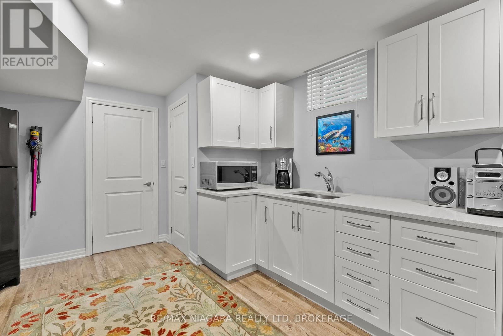 78 ANGELA CRESCENT - 20