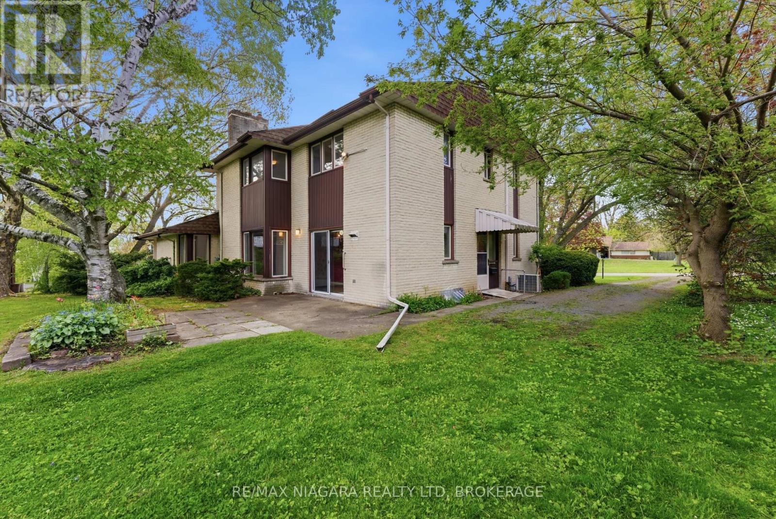 61 MELROSE DRIVE - 25