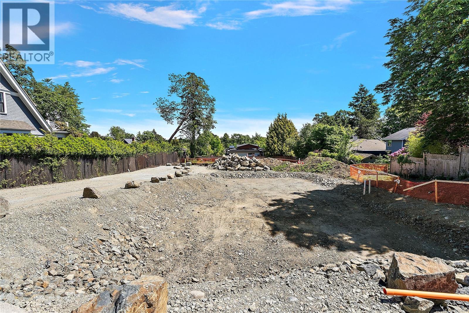  1739 Rockland Avenue, Victoria