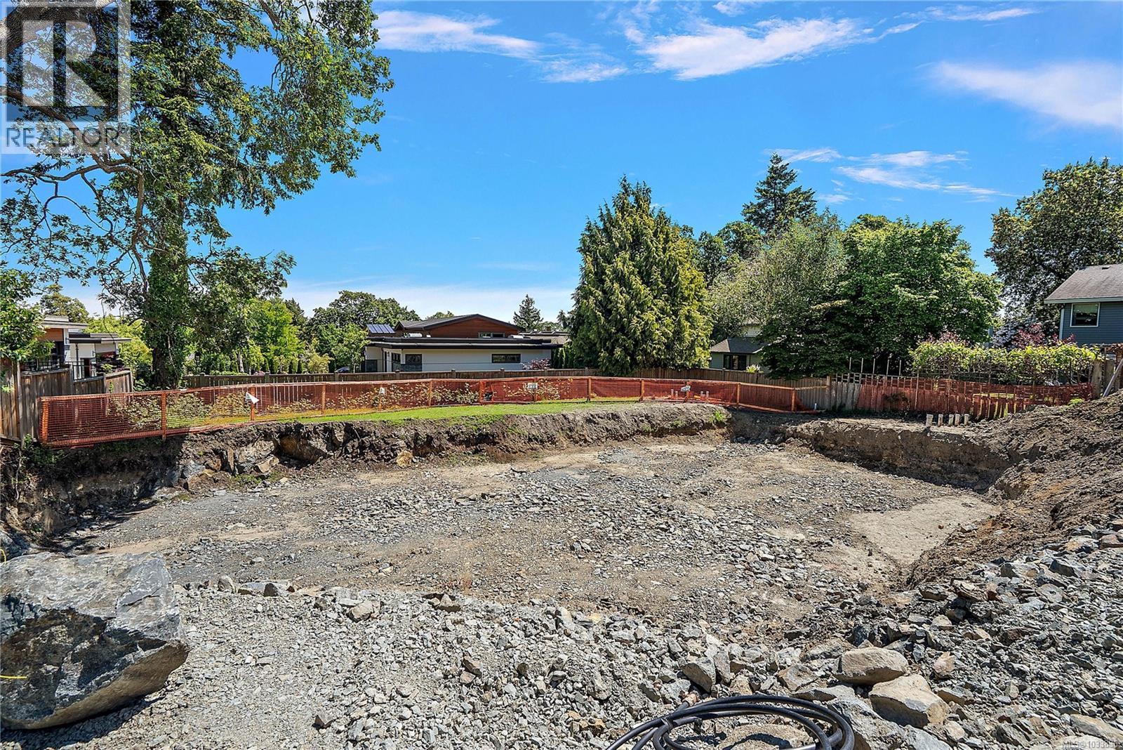  1739 Rockland Avenue, Victoria