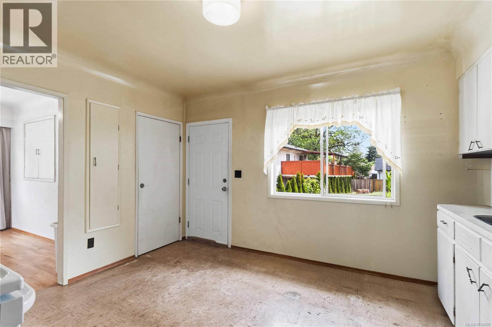 993 McCallum Rd - 7
