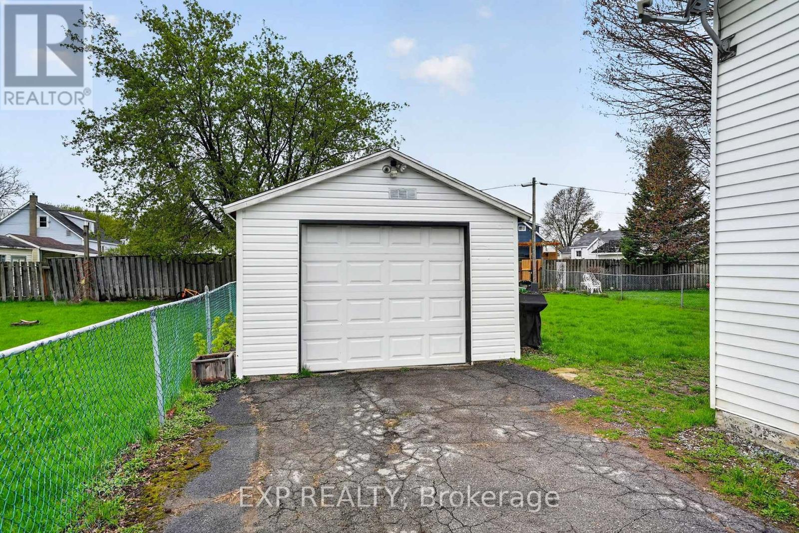 1210-1212 BEDFORD STREET - 25