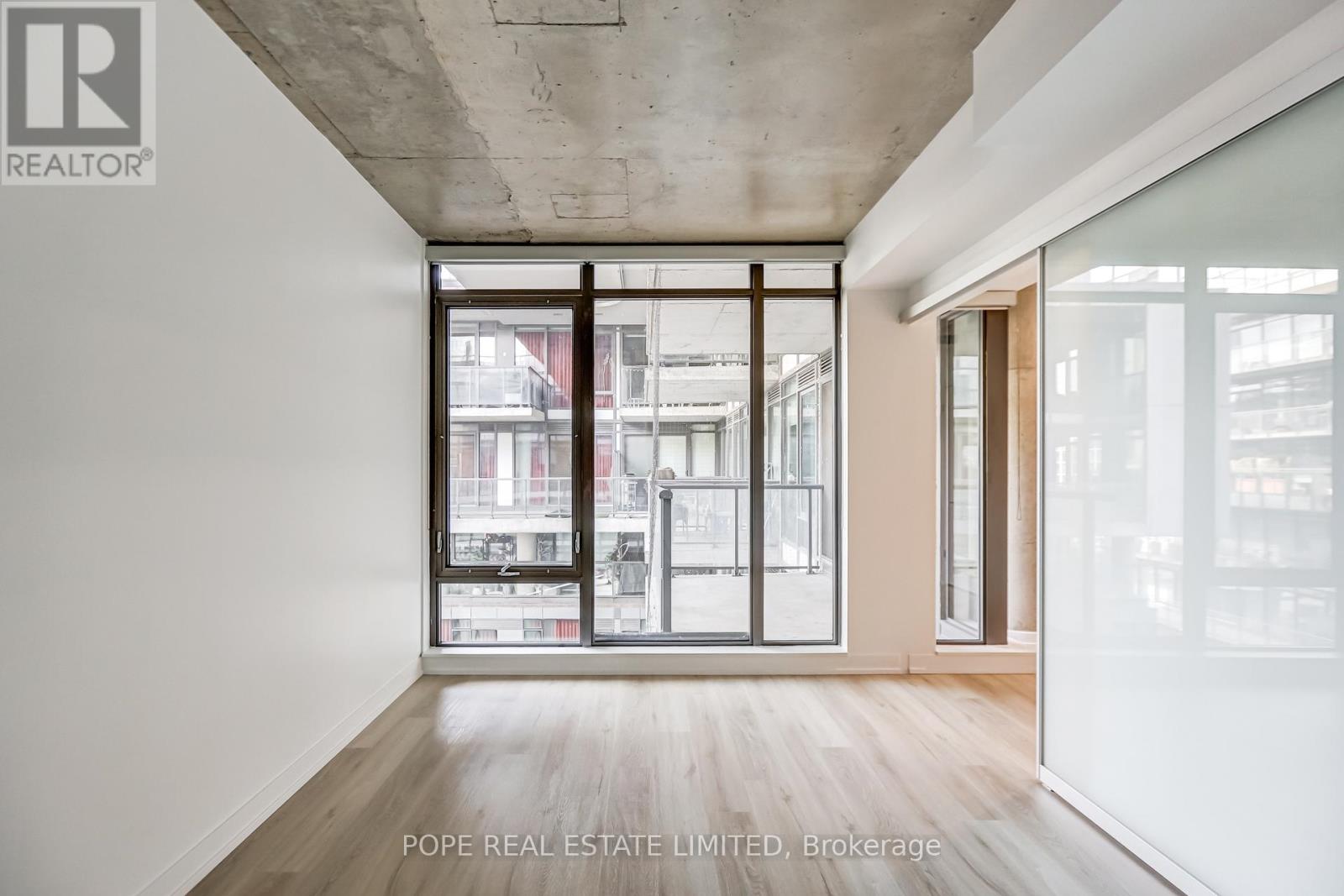 #726 560 KING STREET W - 24