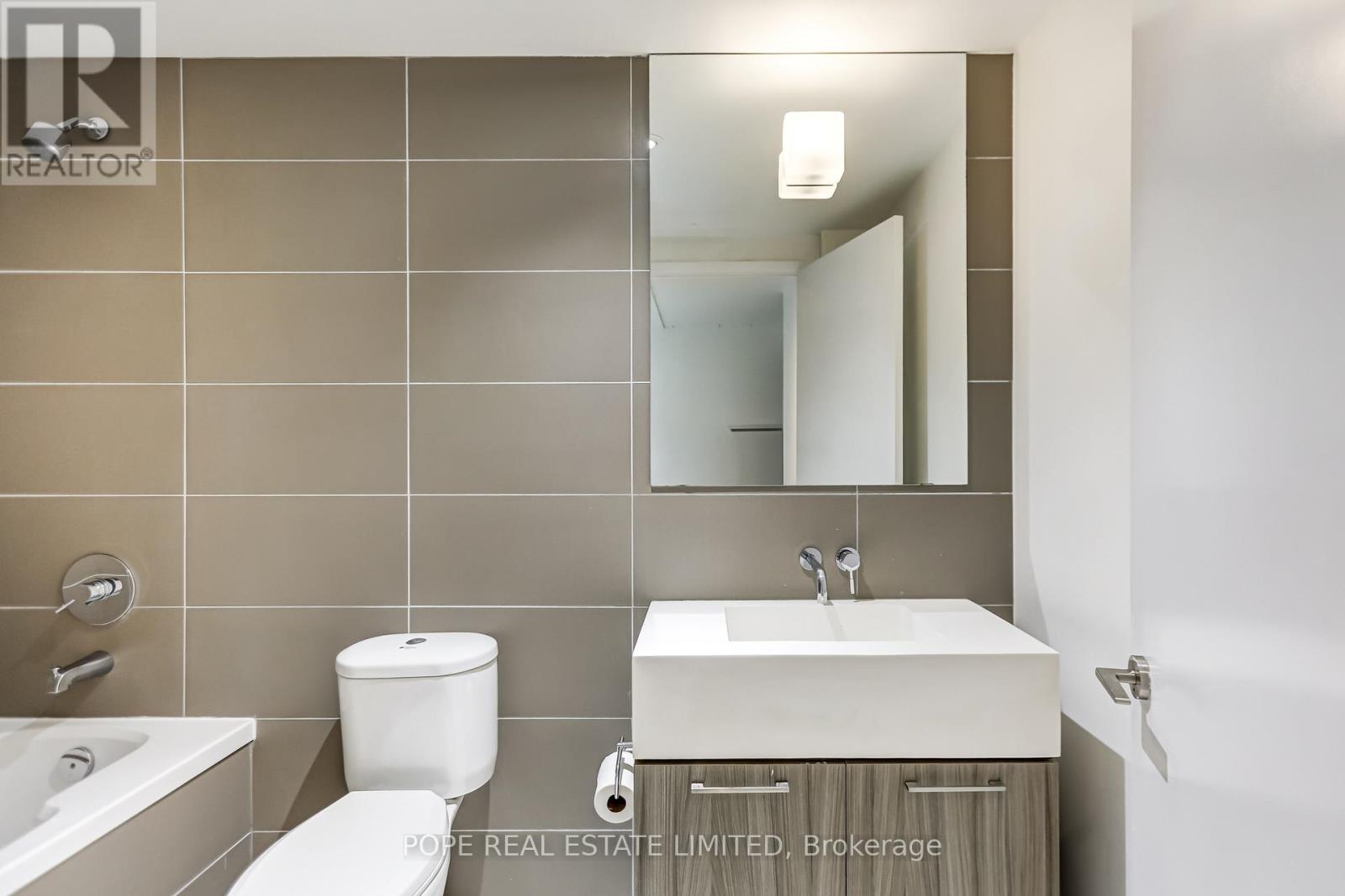 #726 560 KING STREET W - 27