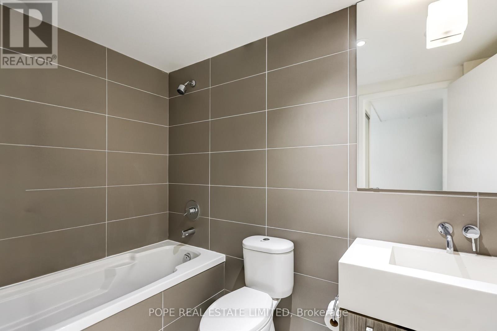 #726 560 KING STREET W - 28