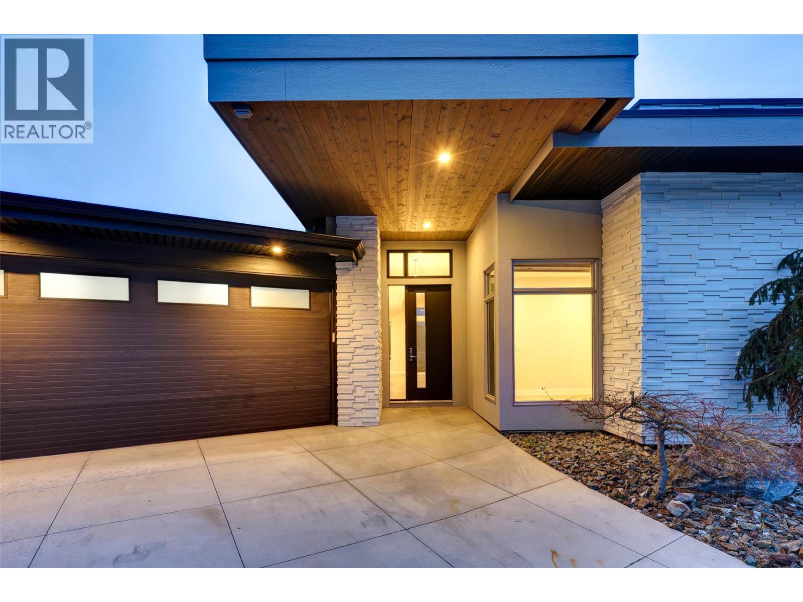 1341 Sladen Crescent - 5