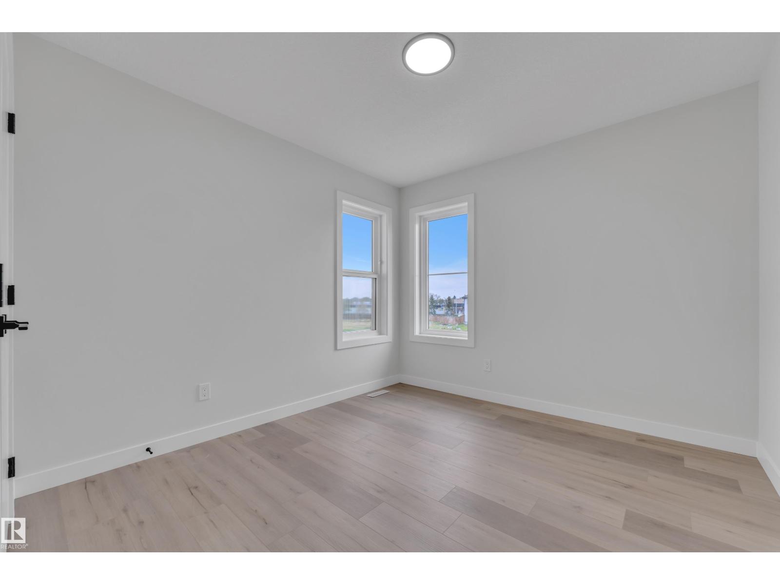 12623 44 ST NW - 31