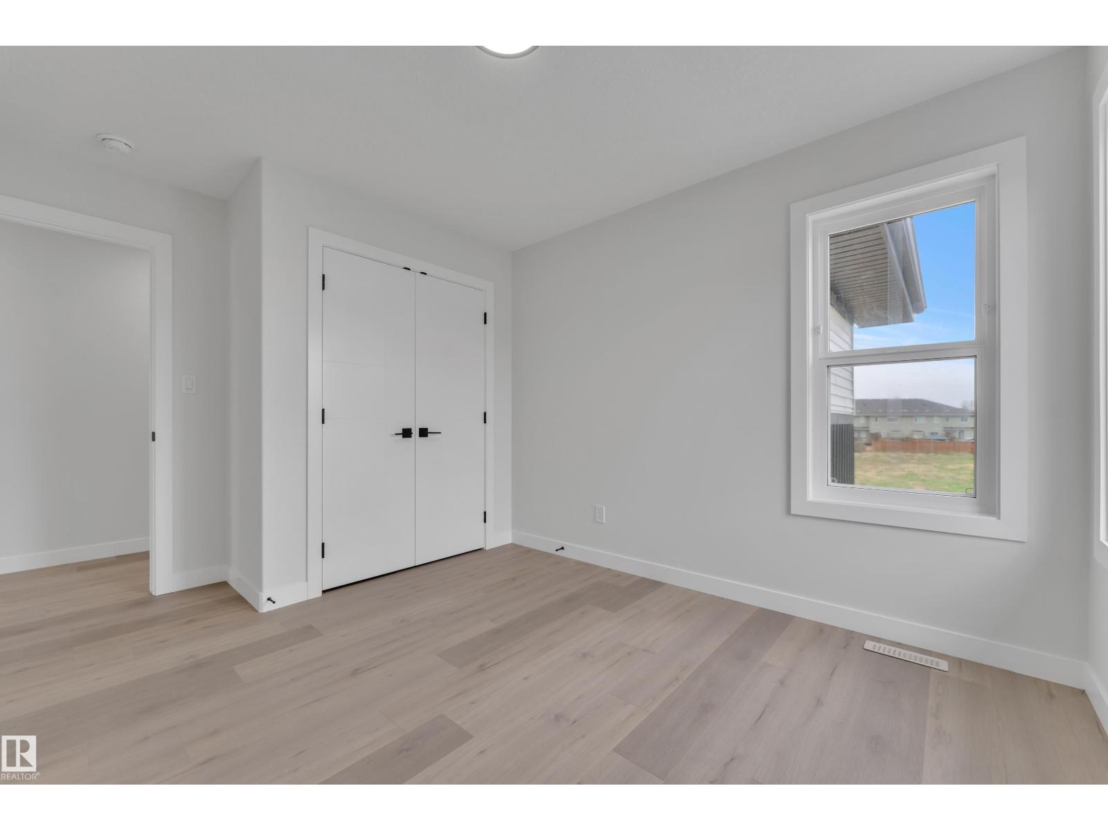 12623 44 ST NW - 32