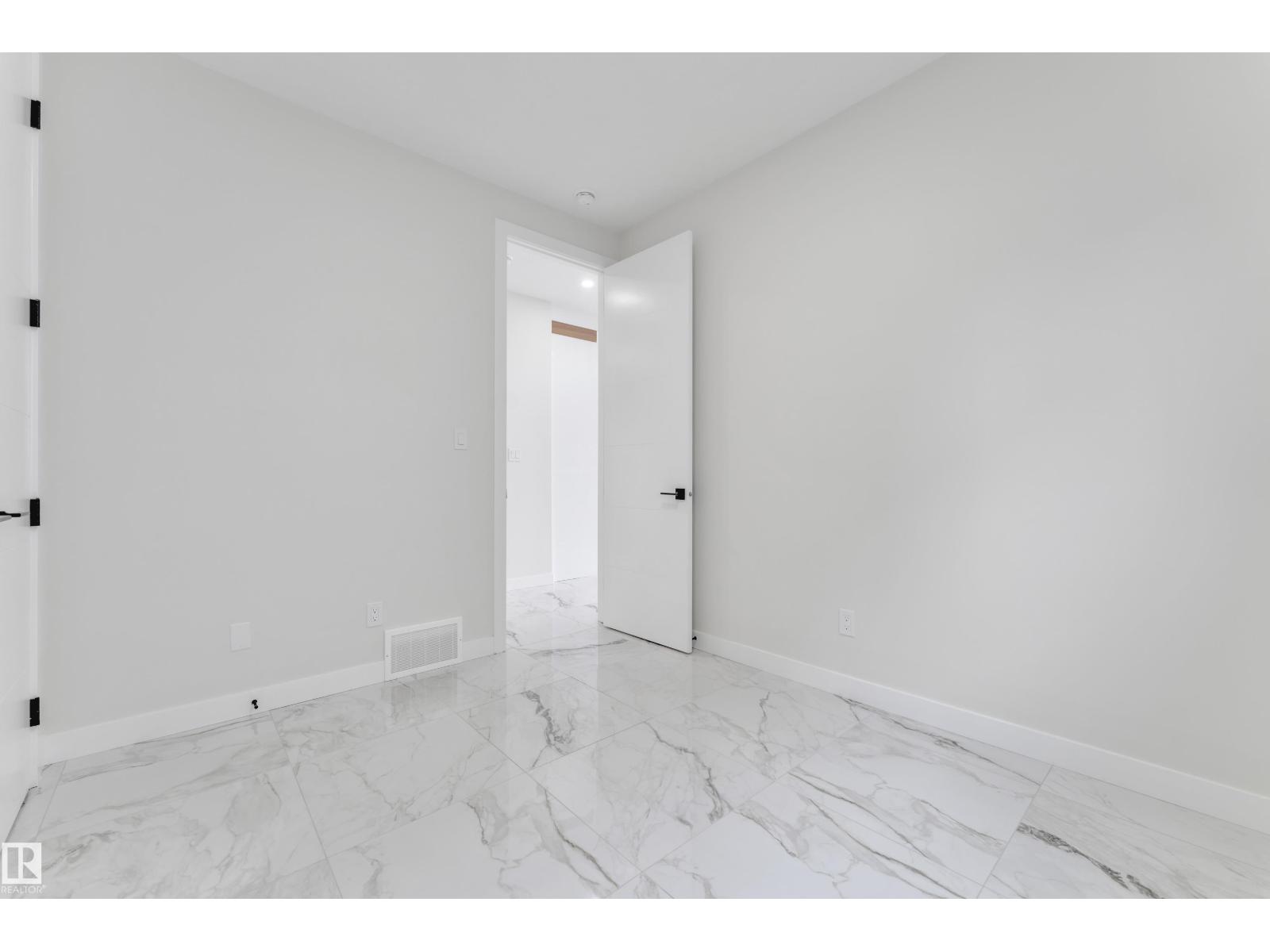 12623 44 ST NW - 9