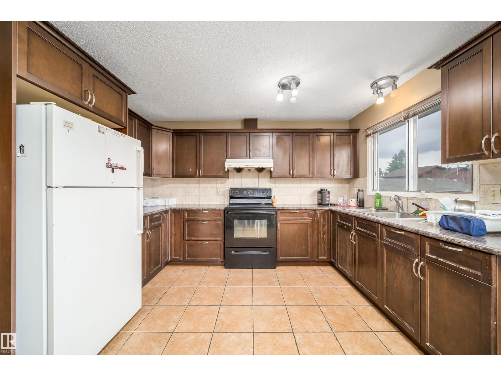 1771 37 ST NW - 18