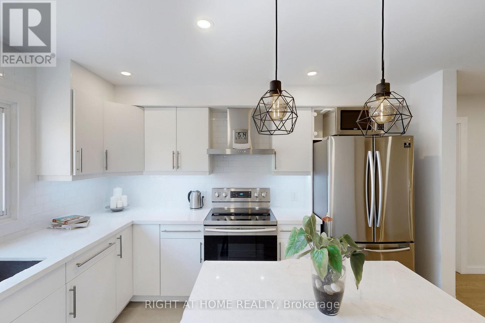 #6 400 BLOOR STREET - 11