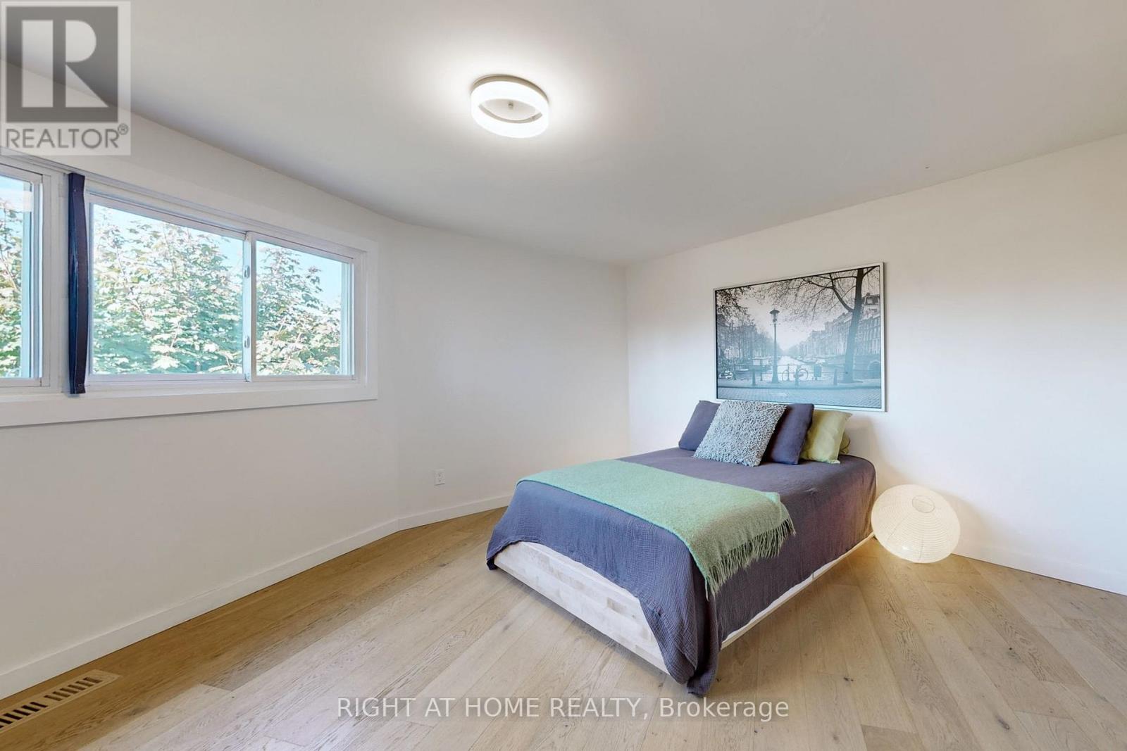 #6 400 BLOOR STREET - 21