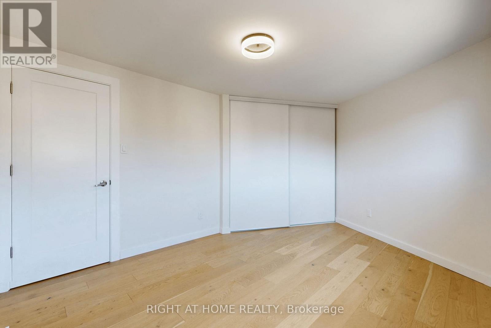 #6 400 BLOOR STREET - 28