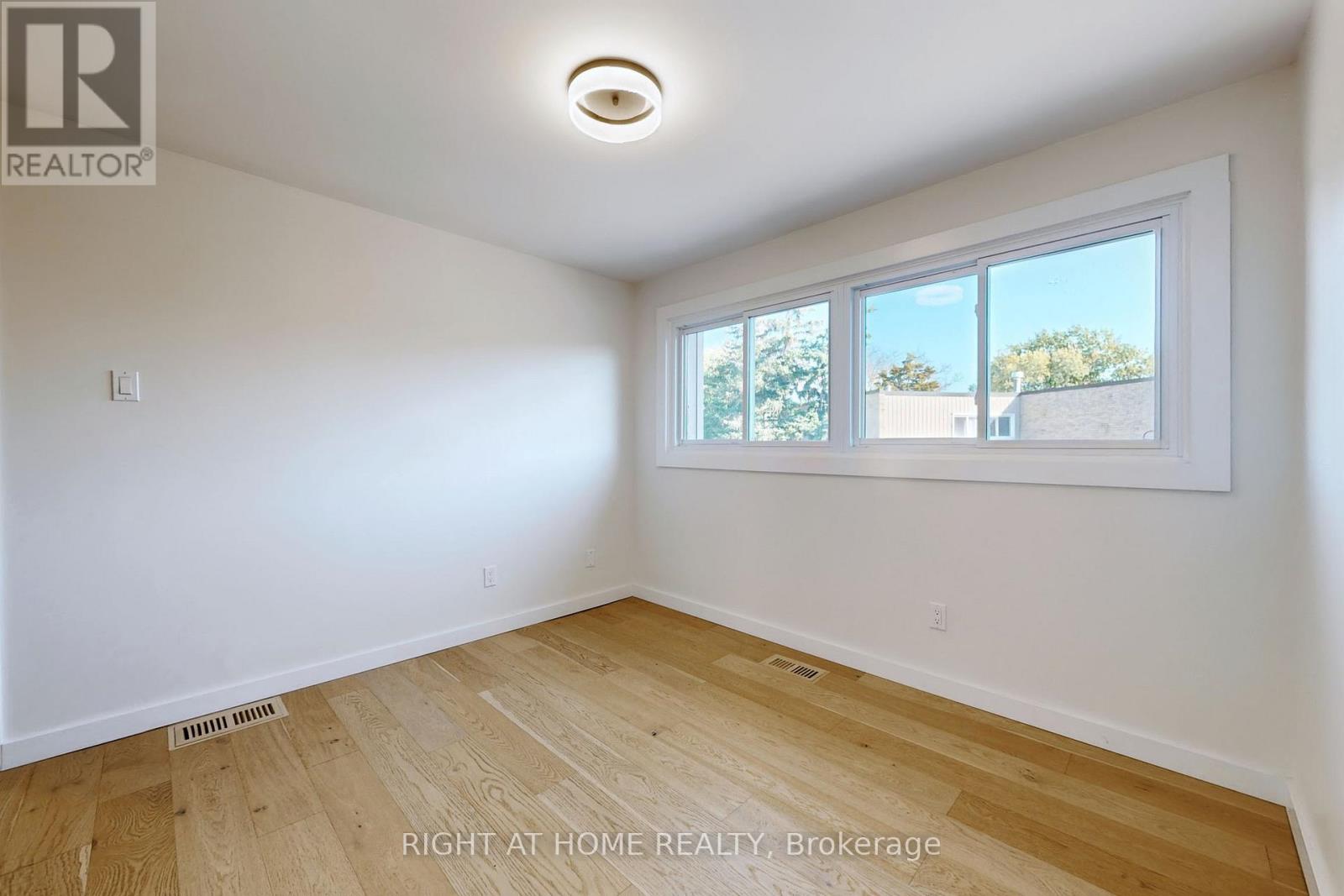 #6 400 BLOOR STREET - 30