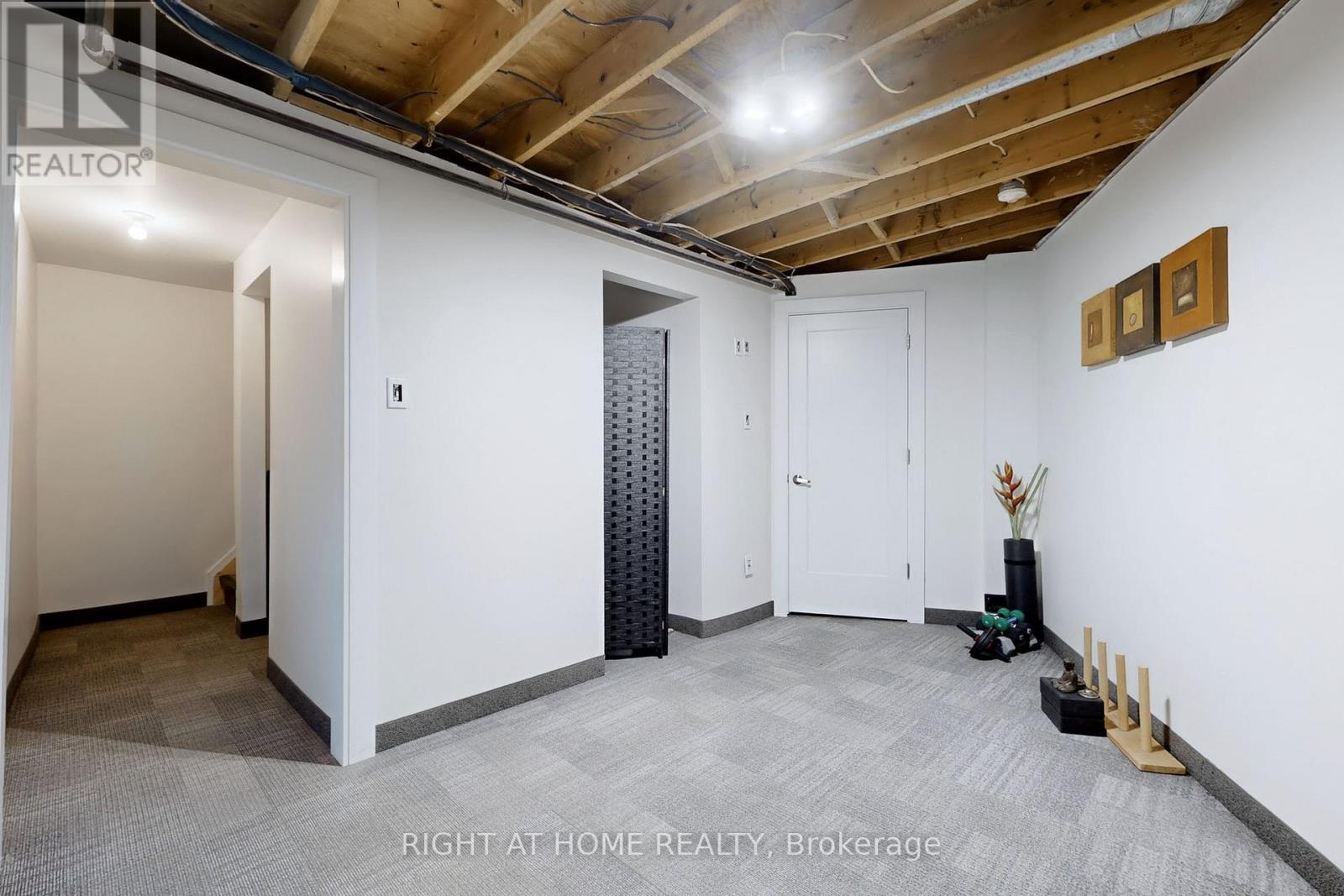 #6 400 BLOOR STREET - 31