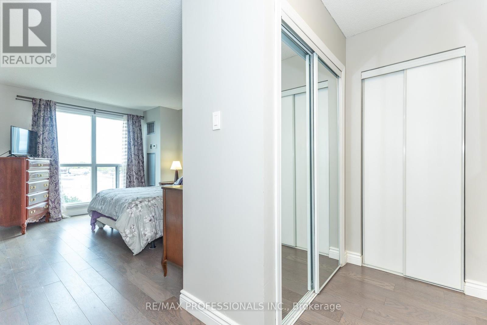 #702 2177 BURNHAMTHORPE ROAD W - 22