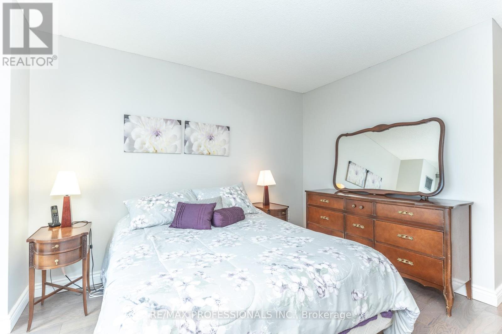 #702 2177 BURNHAMTHORPE ROAD W - 27