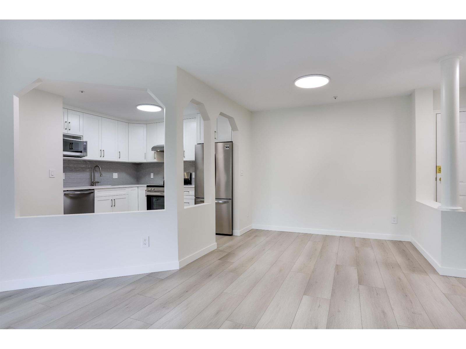302 20727 DOUGLAS CRESCENT, Langley
