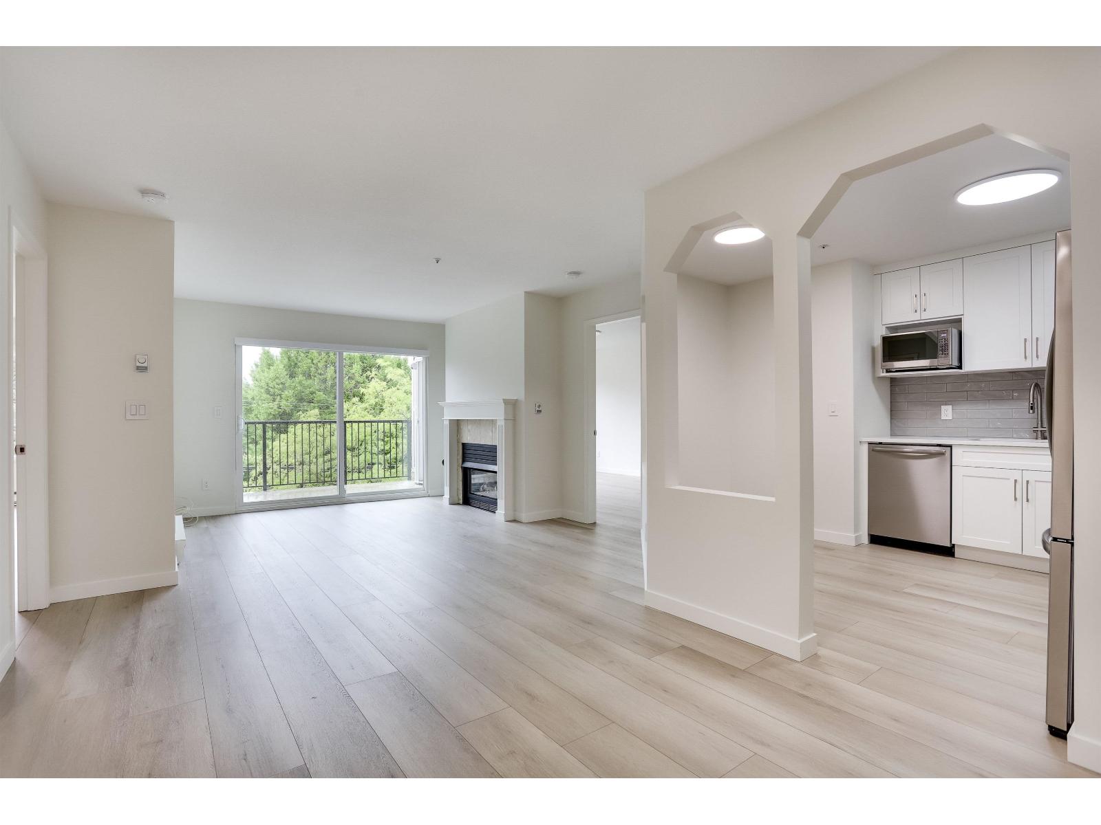 302 20727 DOUGLAS CRESCENT, Langley