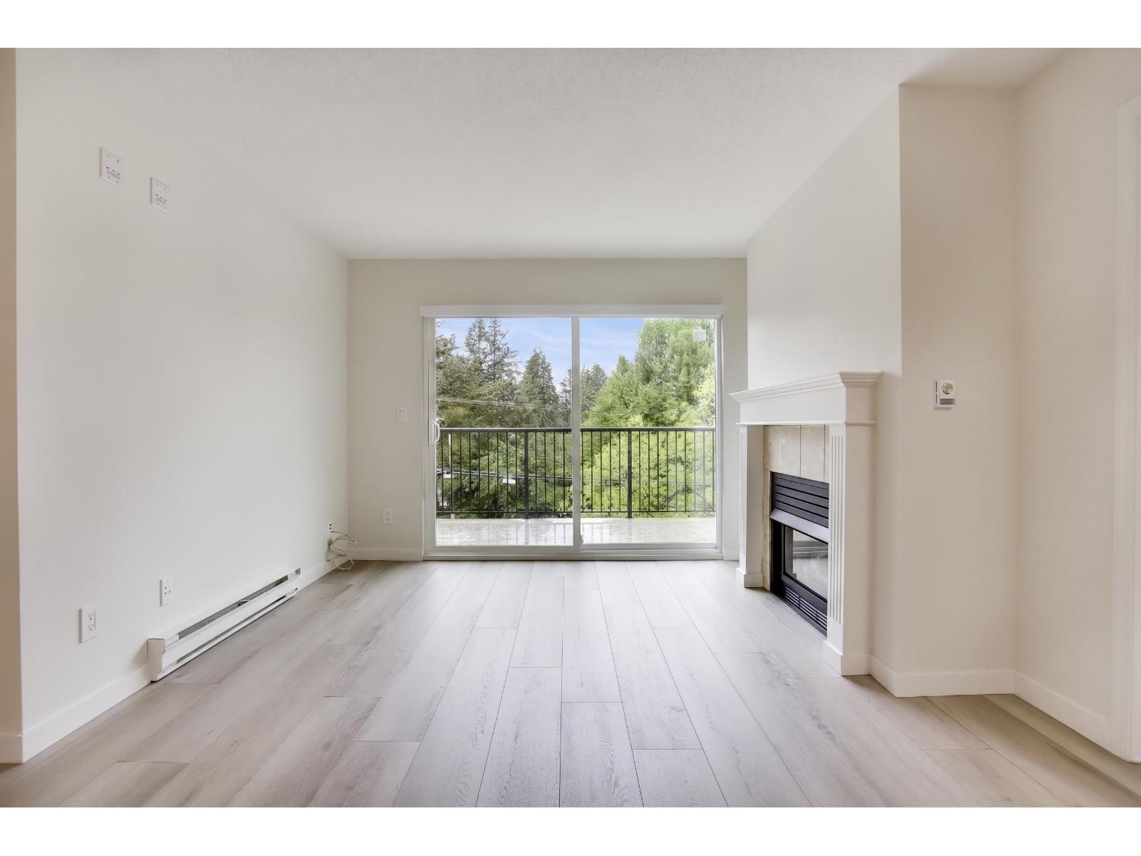 302 20727 DOUGLAS CRESCENT, Langley