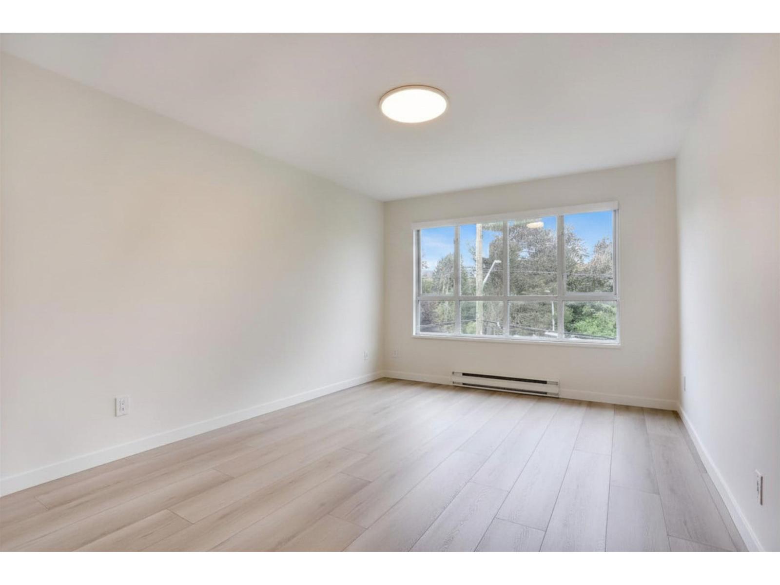 302 20727 DOUGLAS CRESCENT, Langley